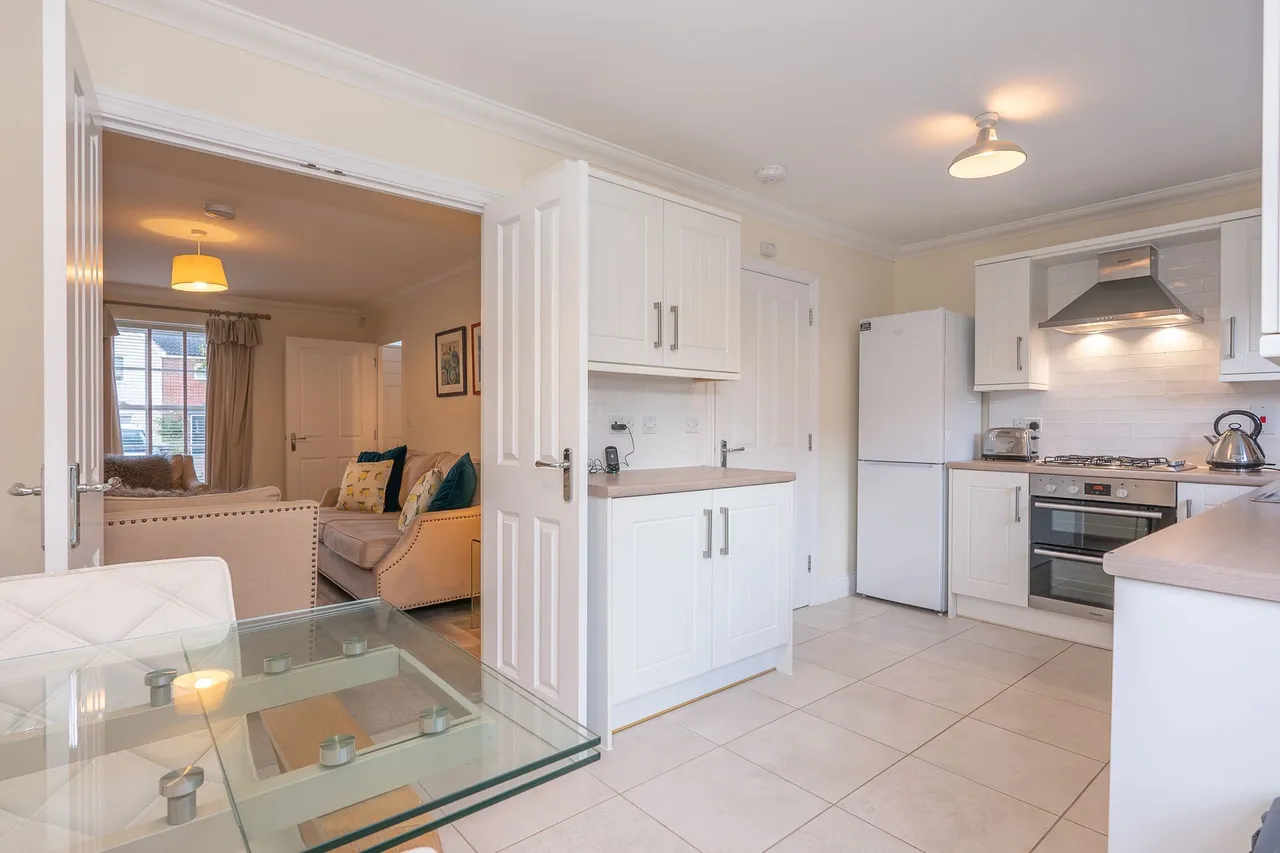 Spacious Three Bedroom Brick and Flin, photo 2