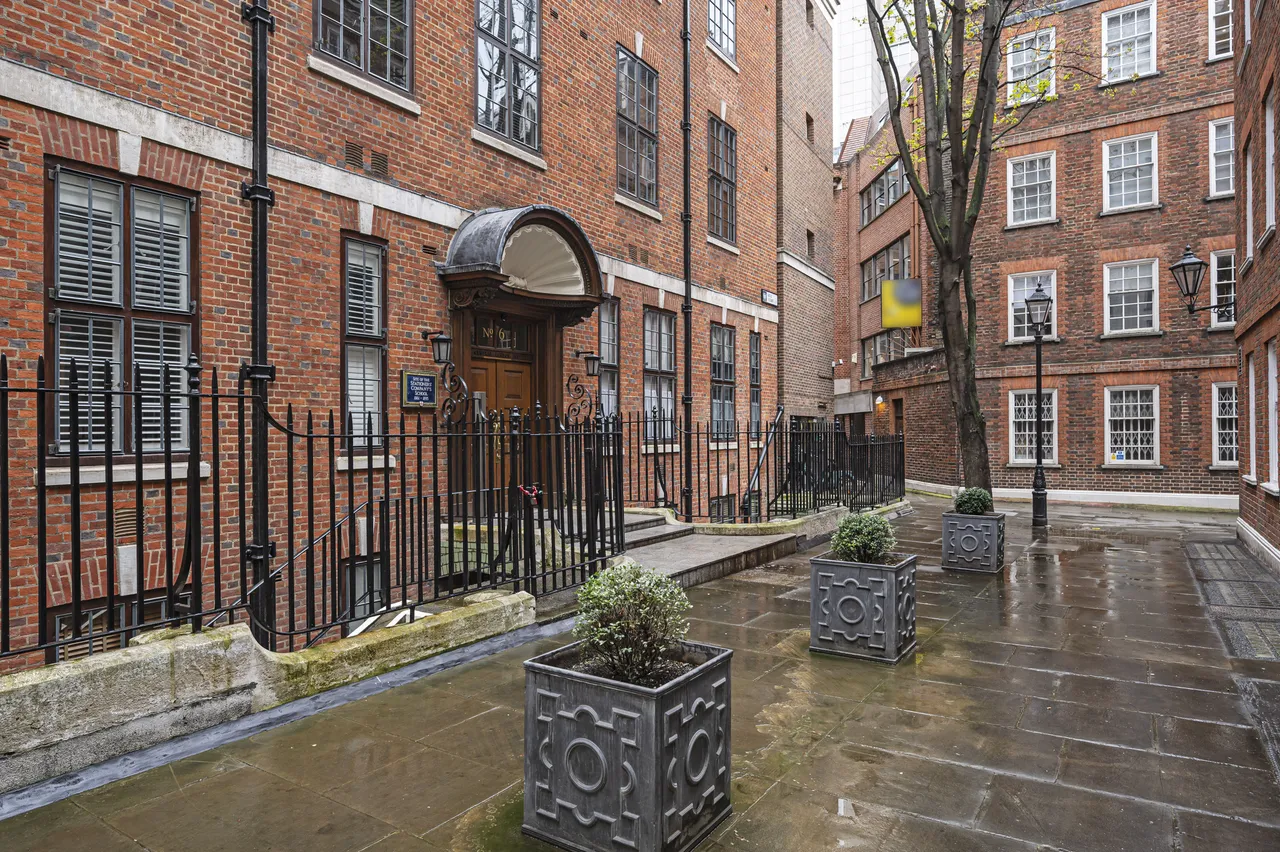2 bed flat for sale, London, EC4A