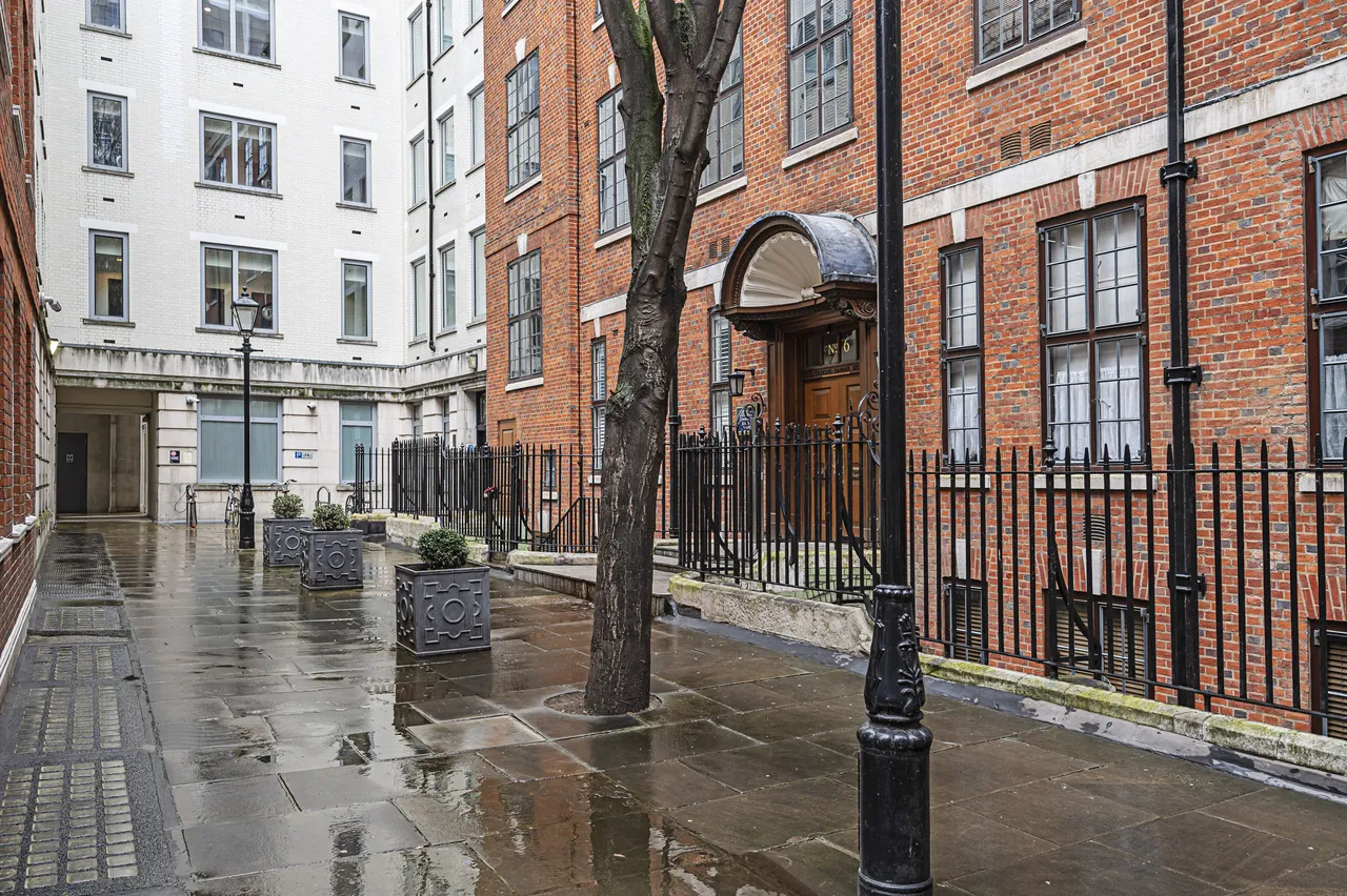 London, EC4A, photo 8