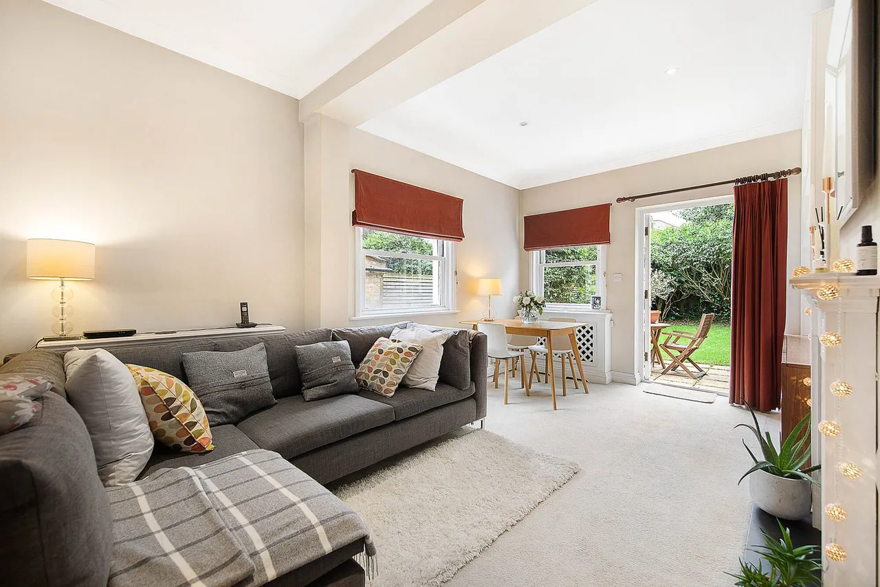 2 bed flat for sale — 107a Ramsden Road, London