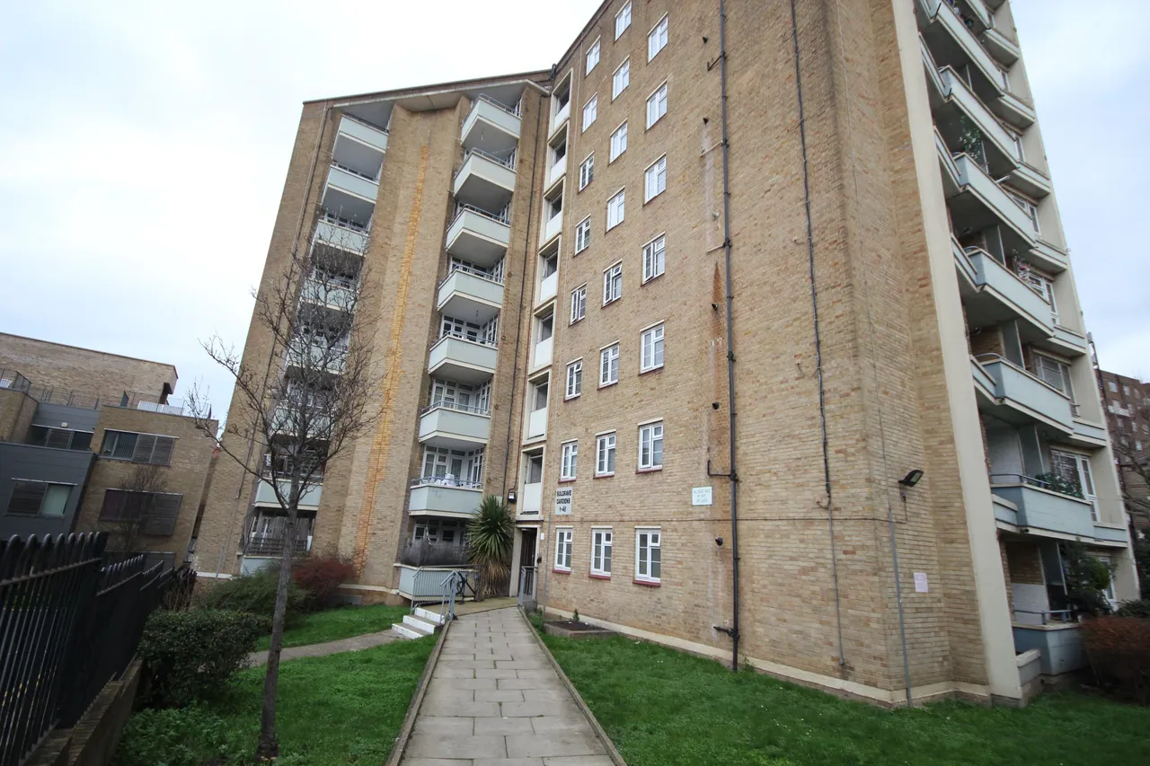 2 bed flat to rent — Sulgrave Gardens, London