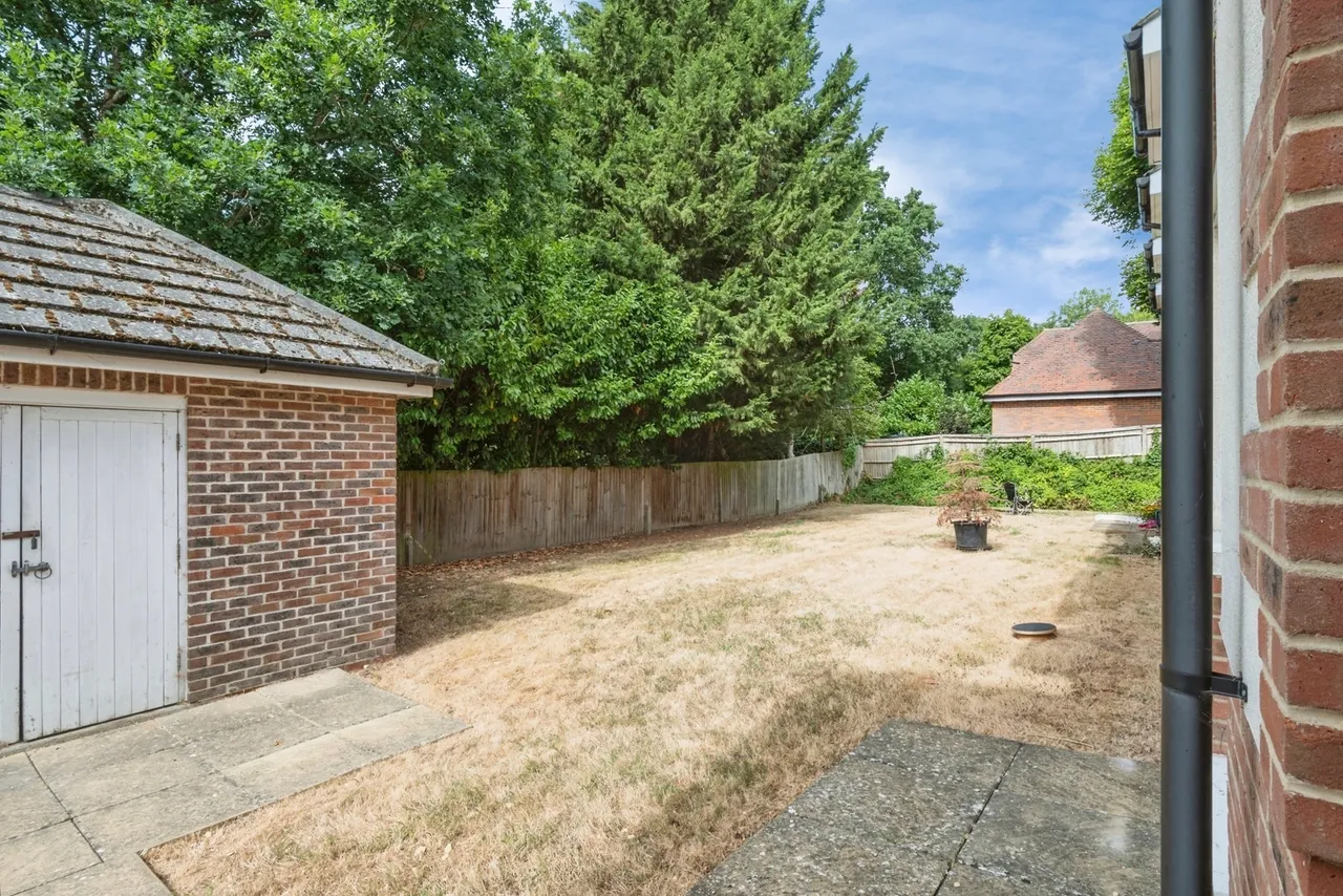 Halcyon Close, Oxshott, KT22, photo 4