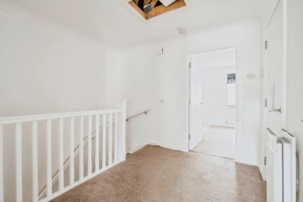 Halcyon Close, Oxshott, KT22, photo 8