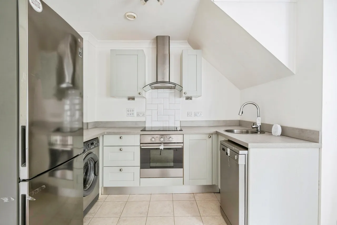 Halcyon Close, Oxshott, KT22, photo 10
