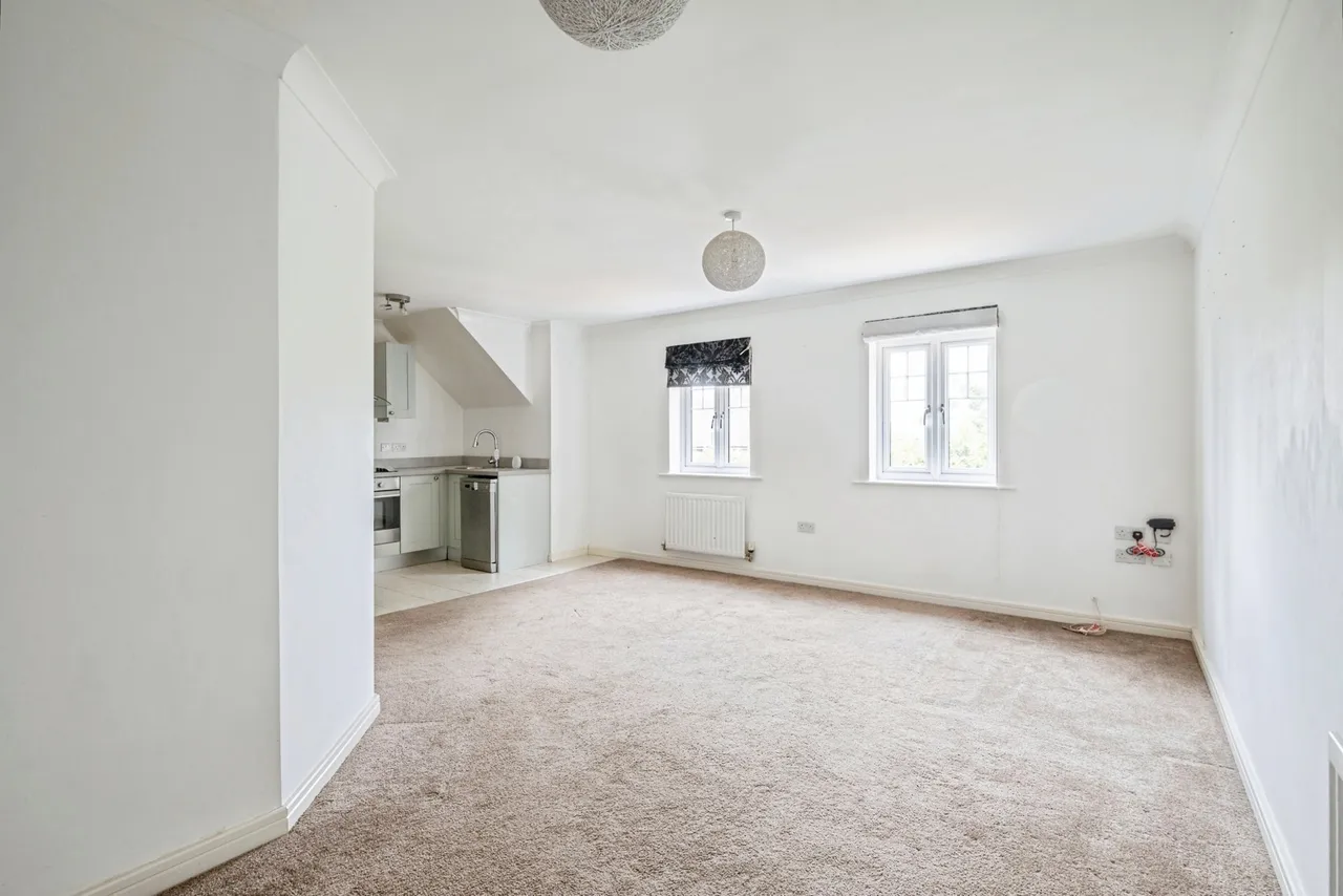 Halcyon Close, Oxshott, KT22, photo 2