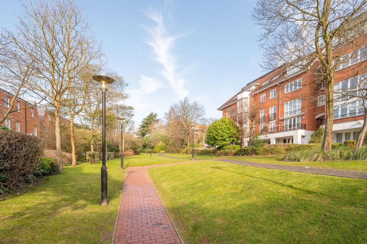 7 Westfield Lodge, 302 Finchley Road, London, photo 5