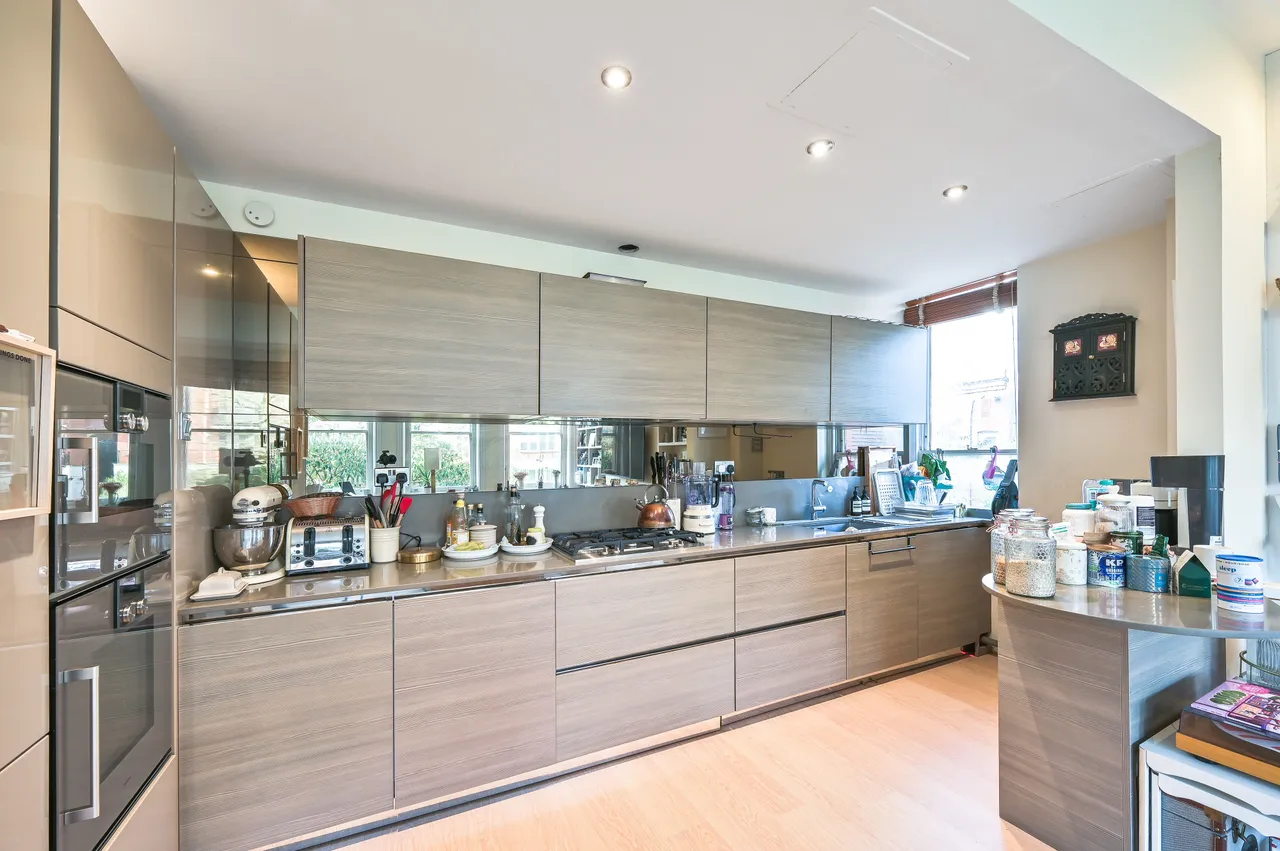 7 Westfield Lodge, 302 Finchley Road, London, photo 4