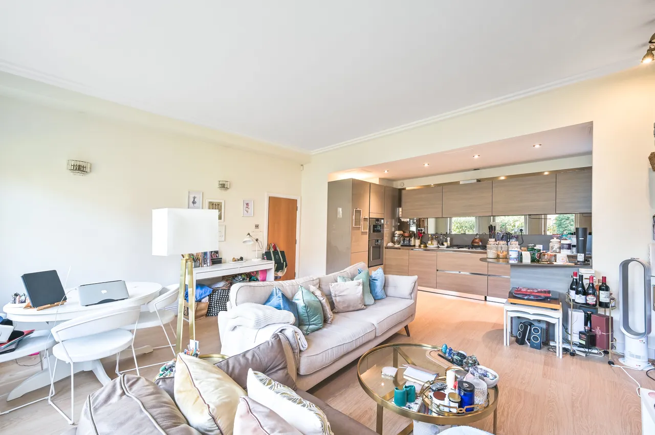 7 Westfield Lodge, 302 Finchley Road, London, photo 9