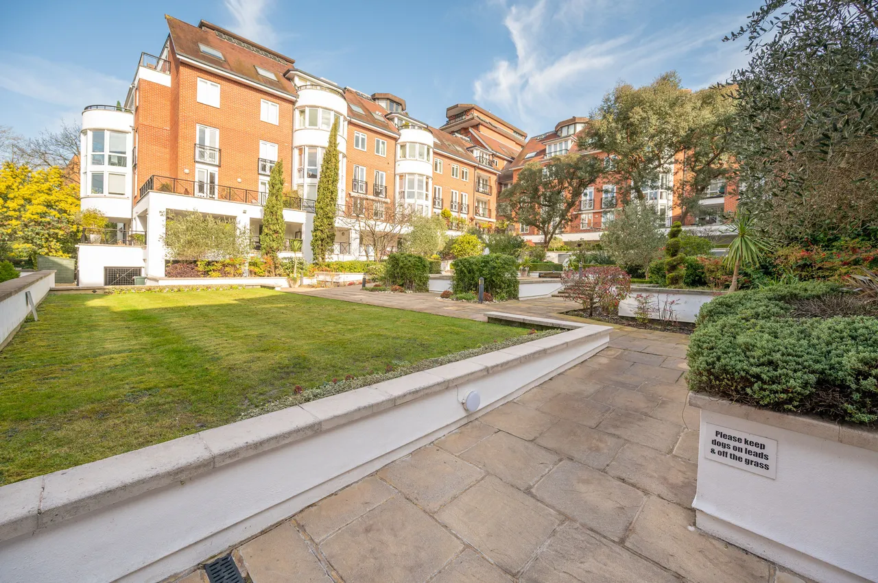 7 Westfield Lodge, 302 Finchley Road, London, photo 12