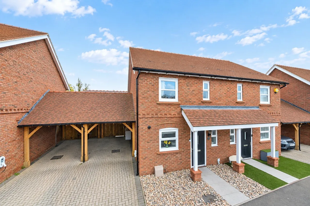 2 bed house for sale, Fitzjohns Drive, Hertford, SG14