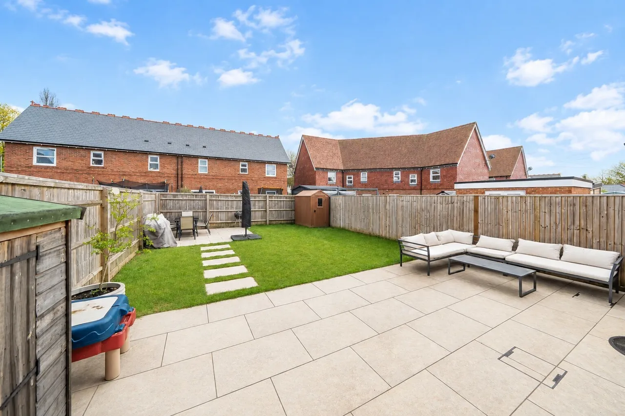 Fitzjohns Drive, Hertford, SG14, photo 2