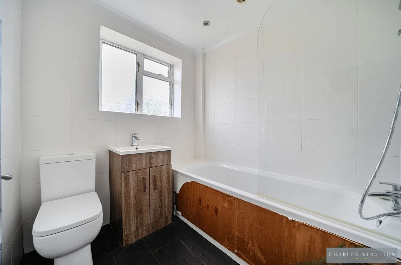 Glenwood Drive, Romford, Essex, RM2 5AS, photo 17