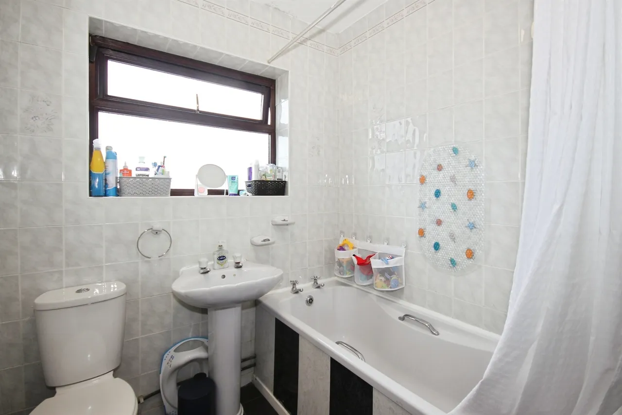 Landor Road, Whitnash, Leamington Spa, photo 9