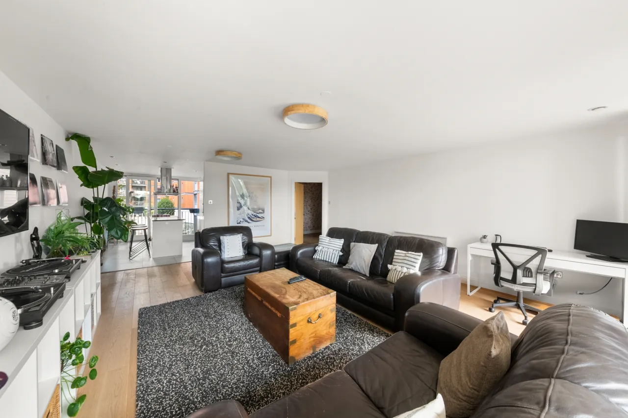 Holland Gardens, Brentford, TW8 0BE, photo 3