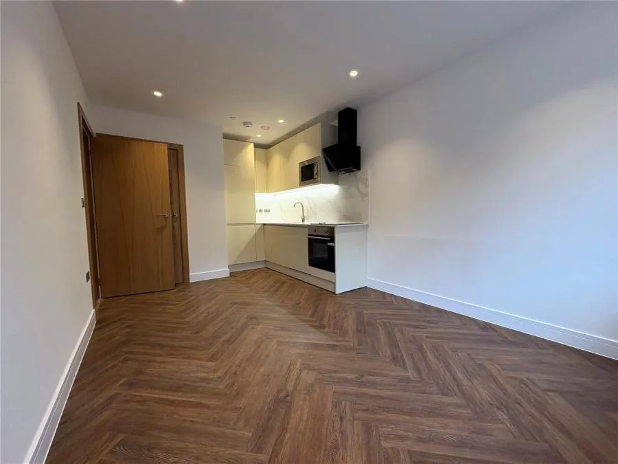 1 bed flat to rent, Reading Road North, GU51