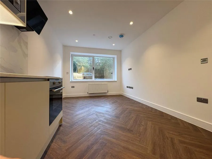 Reading Road North, GU51, photo 2