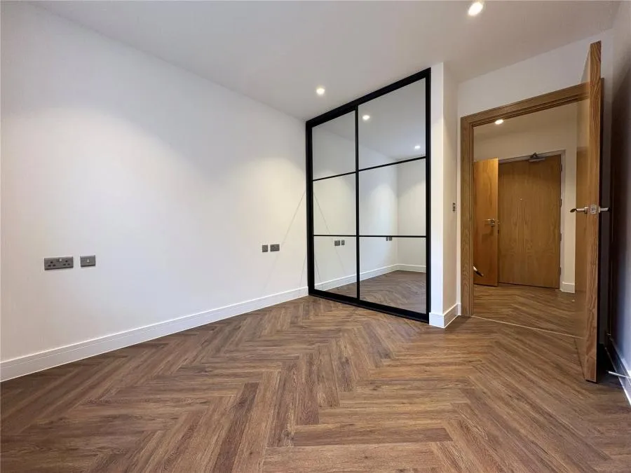 Reading Road North, GU51, photo 3
