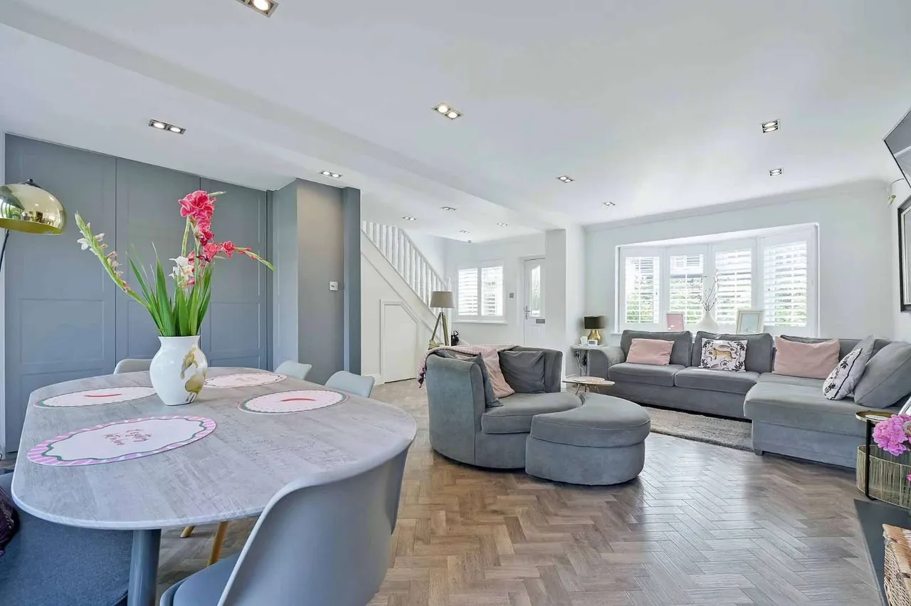 Hearne Drive, Holyport, Maidenhead, Windsor And, SL6 2HZ, photo 4