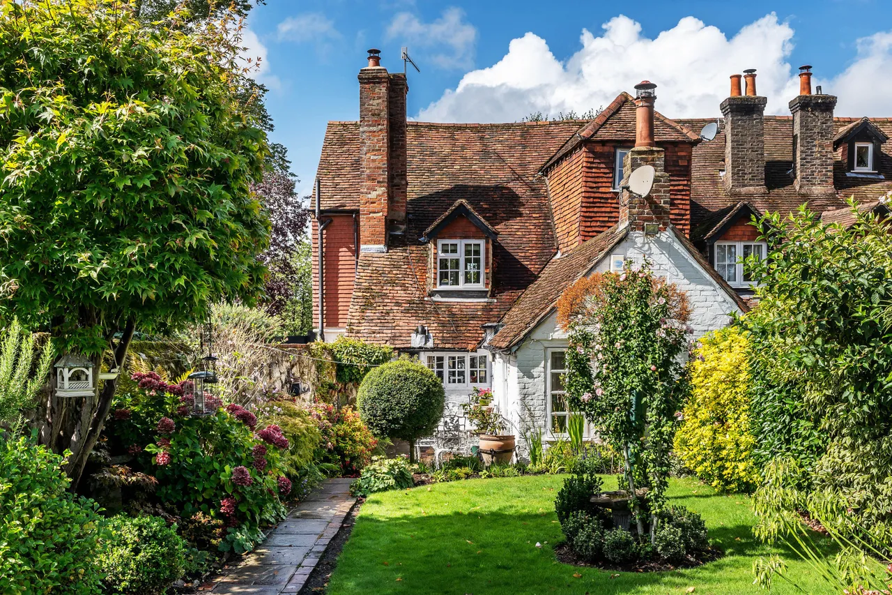 3 bed house for sale, High Street, Godstone, RH9