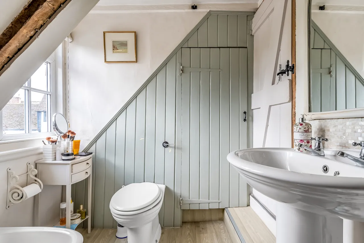 High Street, Godstone, RH9, photo 8