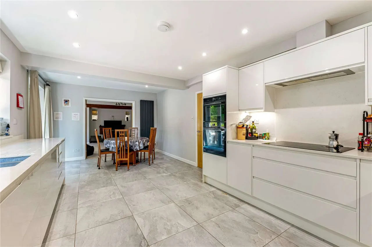 Valley Road, Rickmansworth, Hertfordshire, WD3 4BN, photo 9
