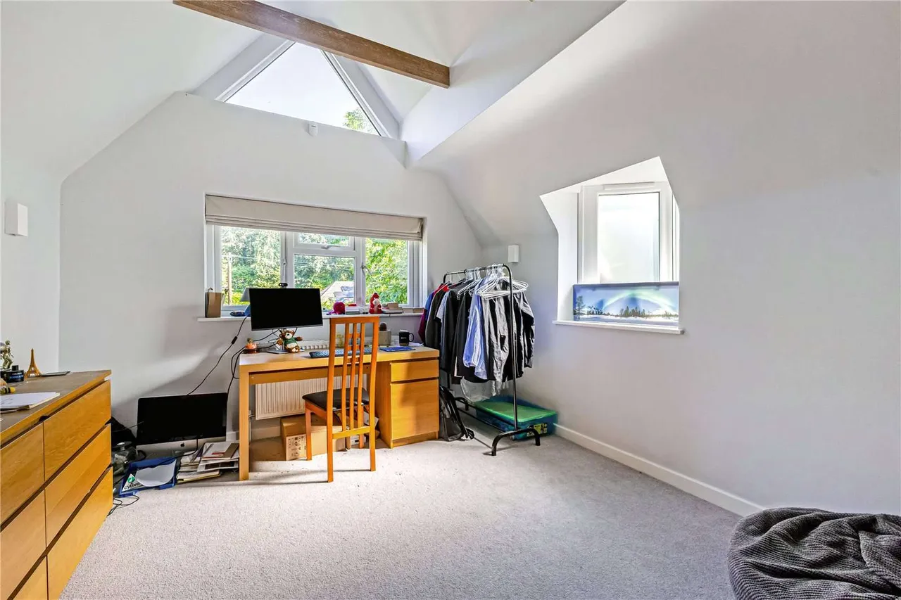 Valley Road, Rickmansworth, Hertfordshire, WD3 4BN, photo 4