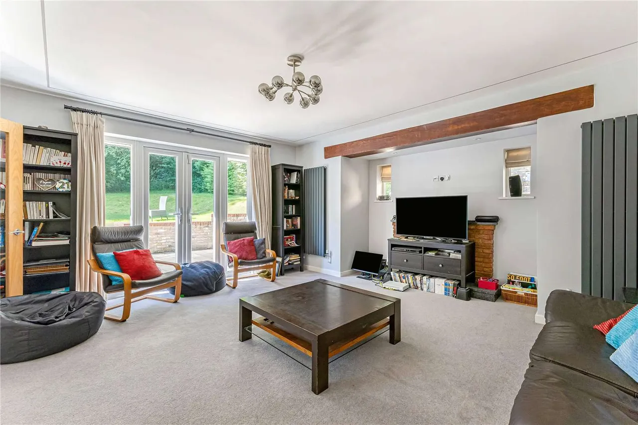 Valley Road, Rickmansworth, Hertfordshire, WD3 4BN, photo 2