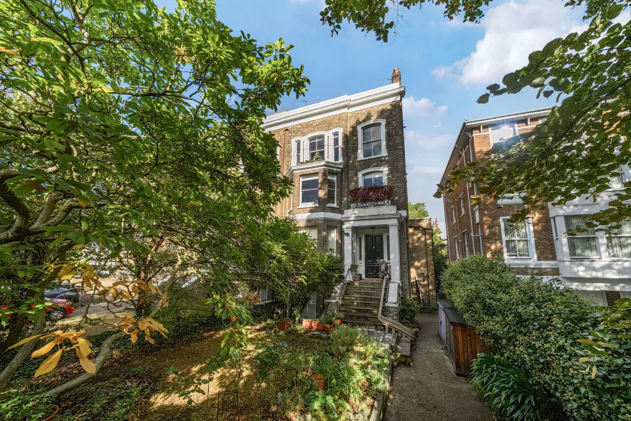 2 bed flat for sale — Granville Park, Blackheath, London, SE13