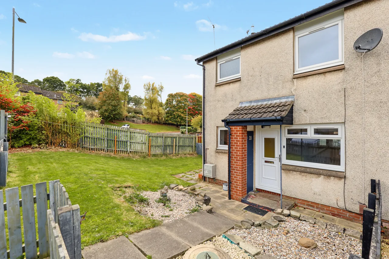 Alyth Drive, Polmont, FK2, photo 17