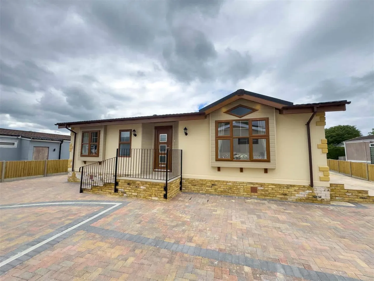 2 bed property for sale — Willows Riverside Park, Windsor, SL4 5TJ