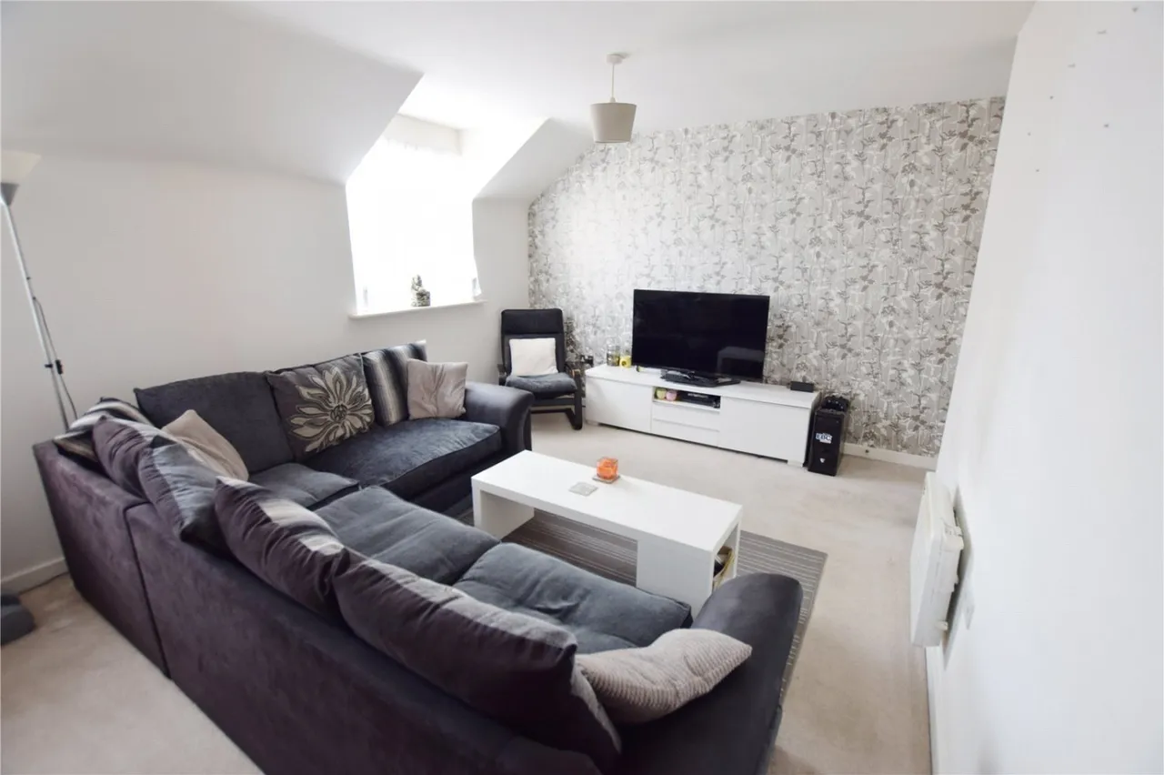 2 bed flat to rent, Waggon Road, Middleton, LS10