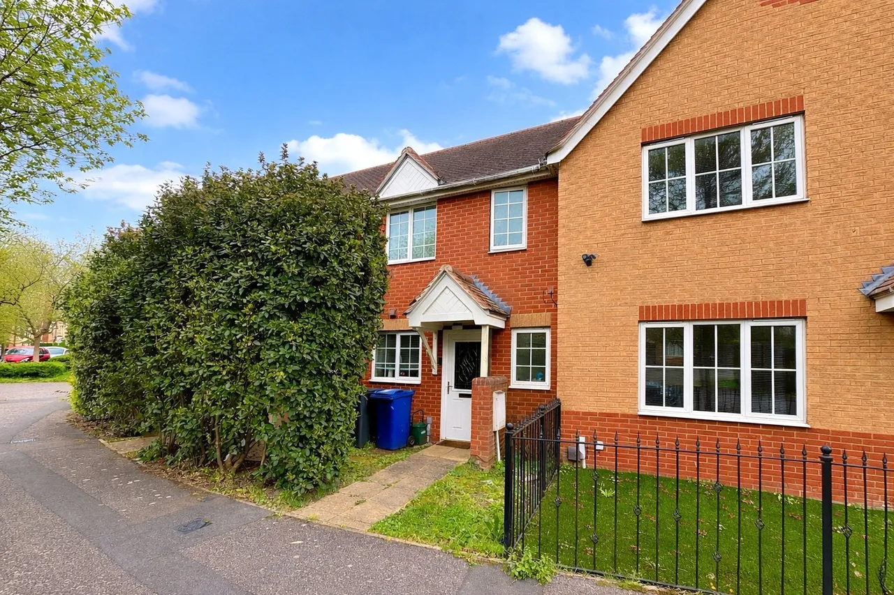 2 bed house for sale — Lancaster Road, Chafford Hundred, Grays, Essex, RM16