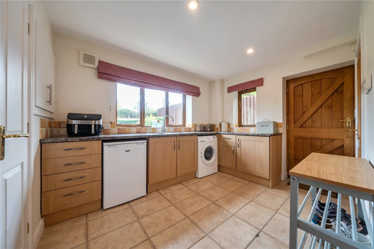 Cae Clawdd, Knighton, Powys, LD7 1DQ, photo 11
