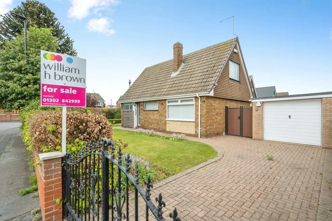 2 bed house for sale, Menson Drive, Hatfield, DN7