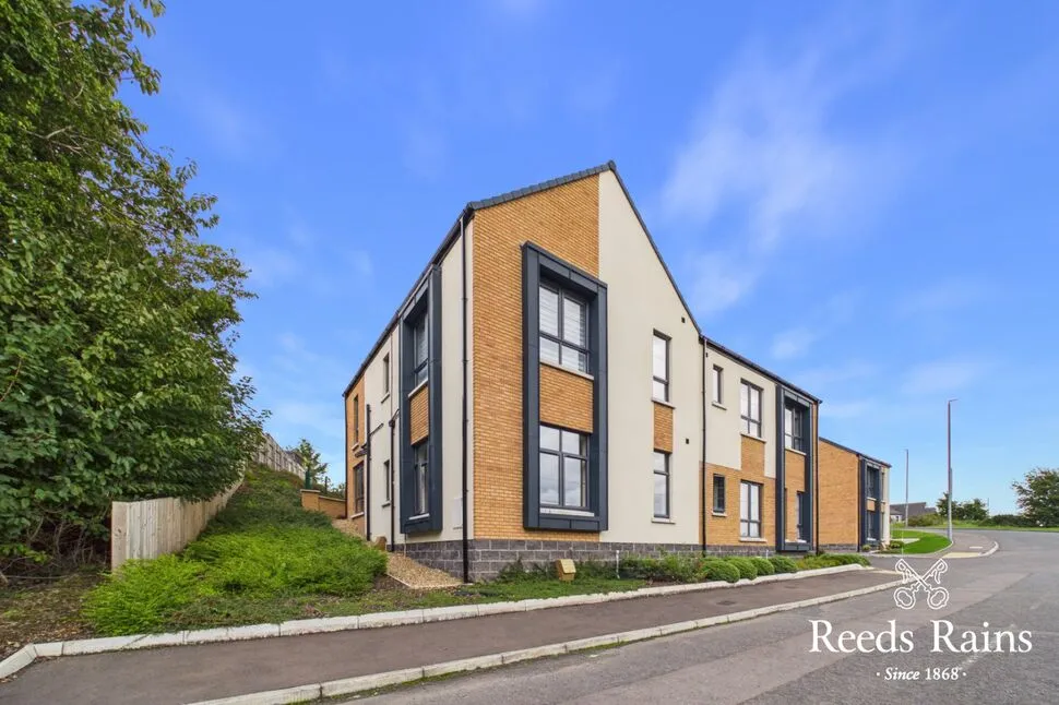 2 bed flat for sale — Fairfields Mews, Lisburn, County Antrim, BT28