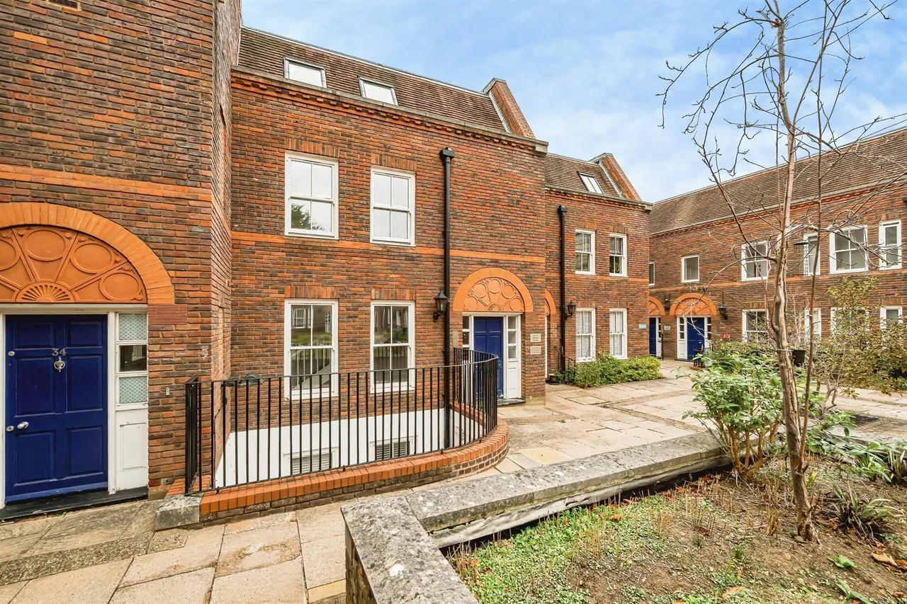 Oxford Road, Aylesbury, HP19, photo 12