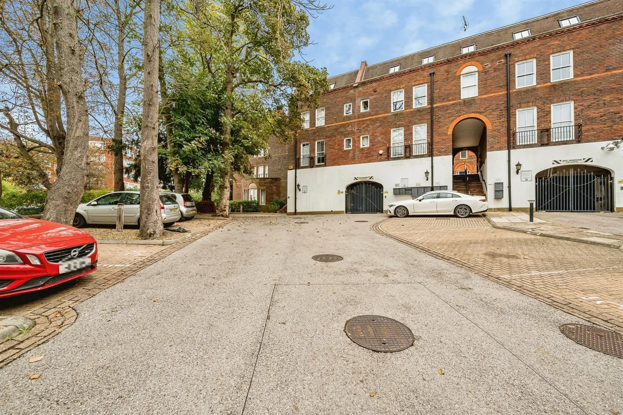 Oxford Road, Aylesbury, HP19, photo 16