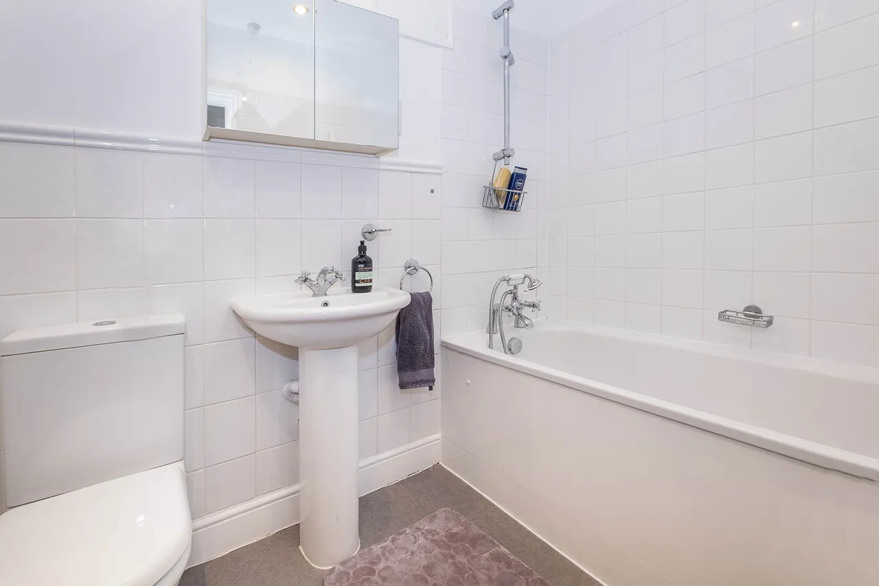 Lower Square, Isleworth, TW7, photo 8