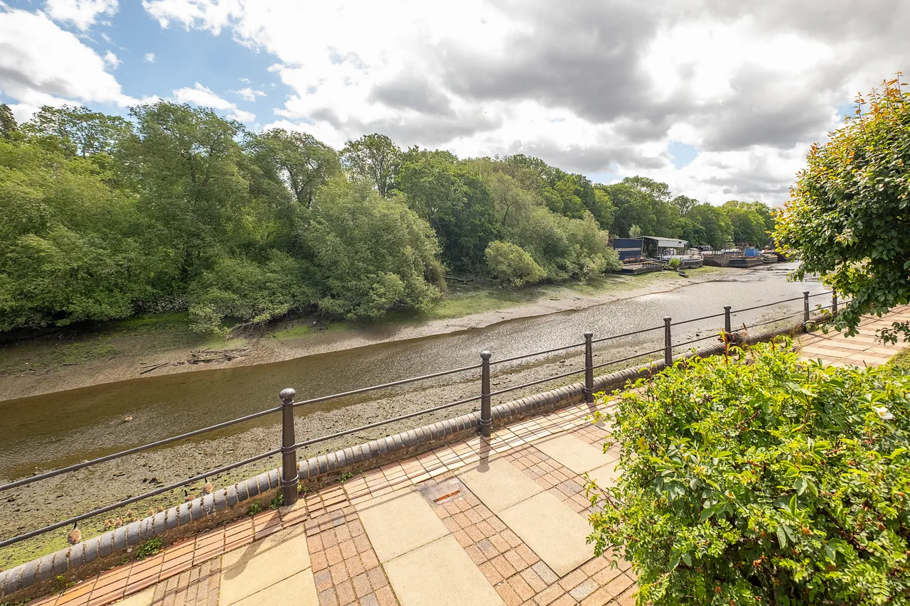 2 bed flat for sale — Lower Square, Isleworth, TW7