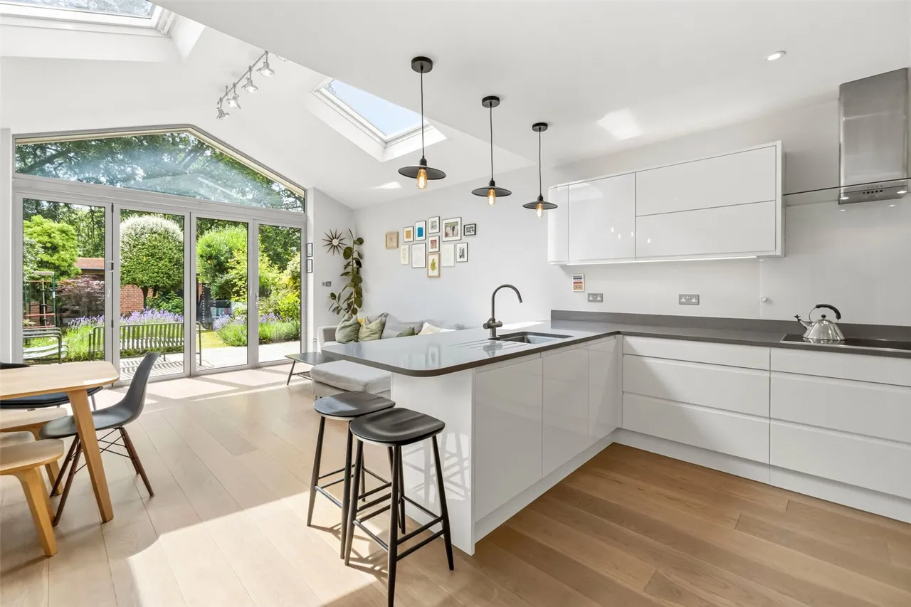 Laurel Road, Hampton Hill, TW12 1JL, photo 4