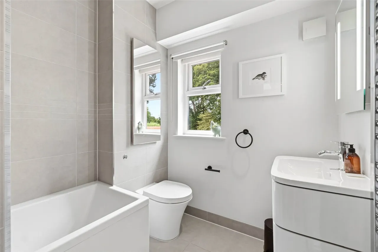 Laurel Road, Hampton Hill, TW12 1JL, photo 7