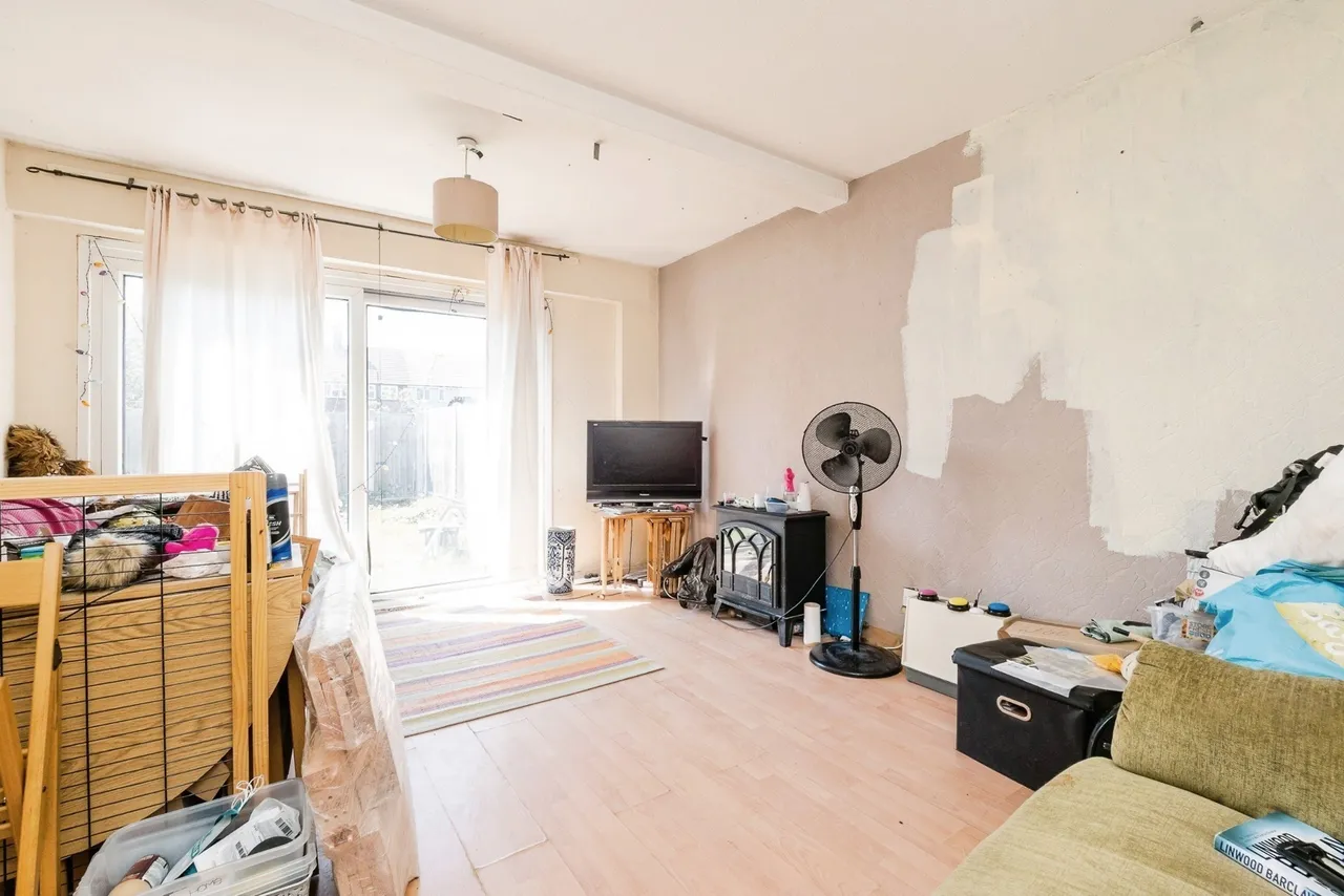 Neave Crescent, Romford, RM3, photo 4