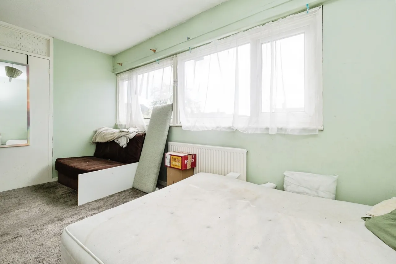 Neave Crescent, Romford, RM3, photo 8
