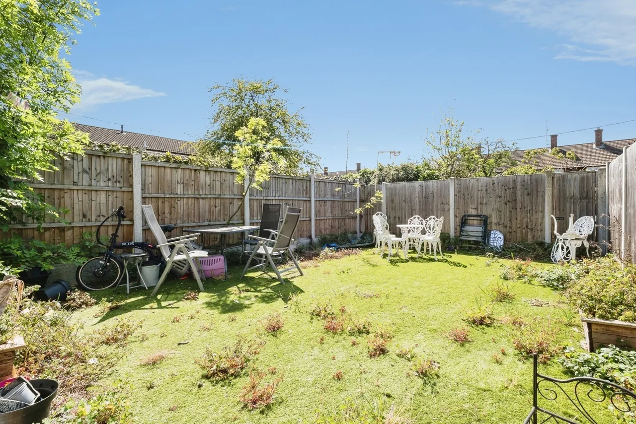 Neave Crescent, Romford, RM3, photo 6