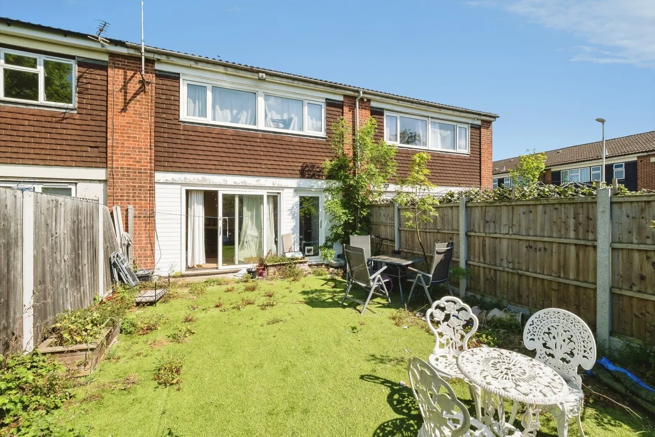 Neave Crescent, Romford, RM3, photo 2