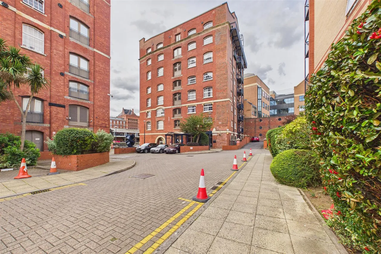3 bed flat for sale, Ferry Street, Redcliff, BS1