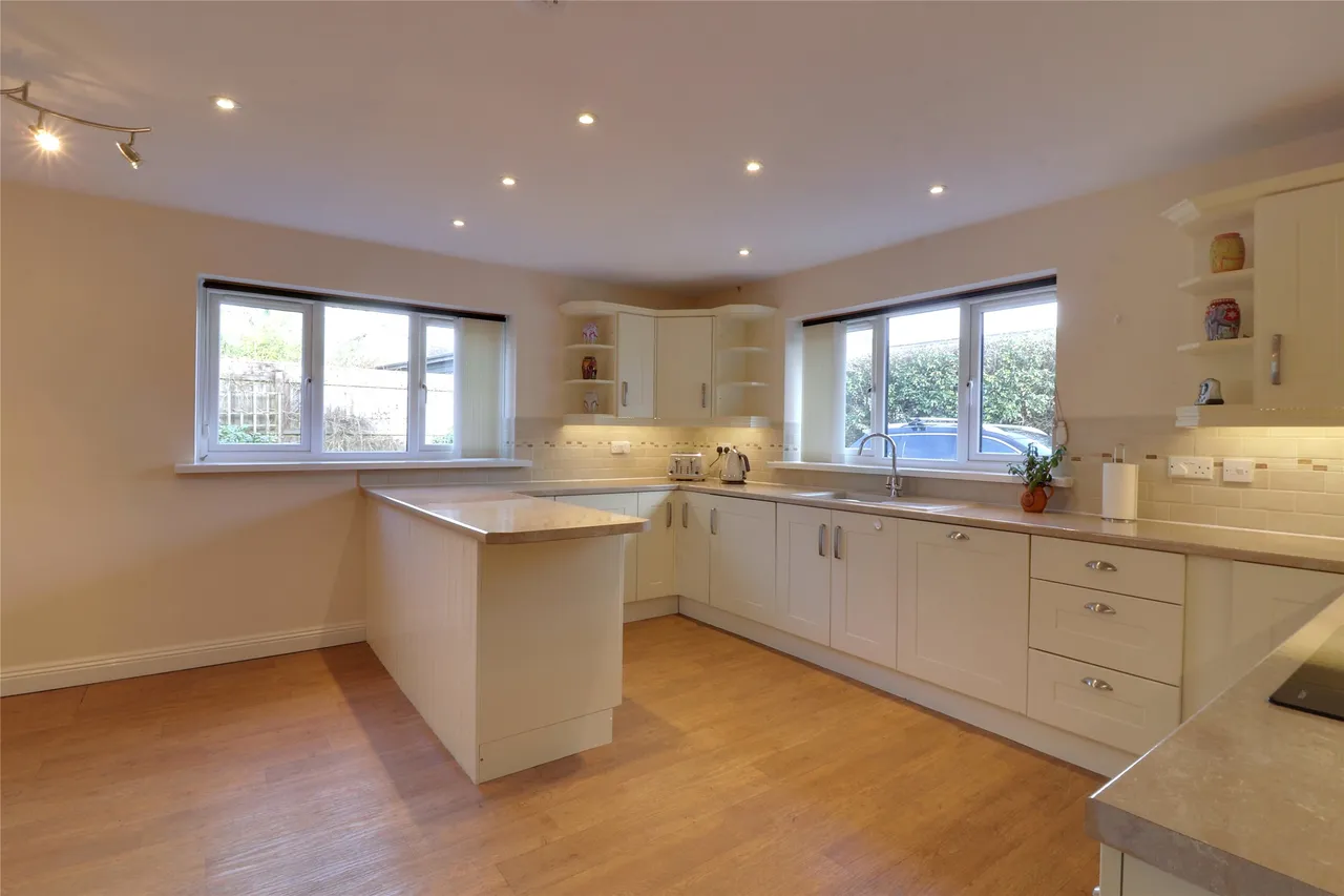 Hector Close, Dolton, EX19, photo 2