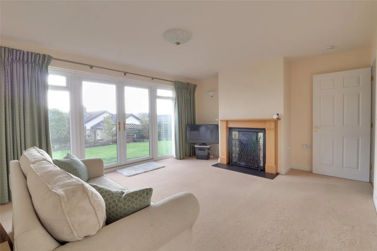 Hector Close, Dolton, EX19, photo 10