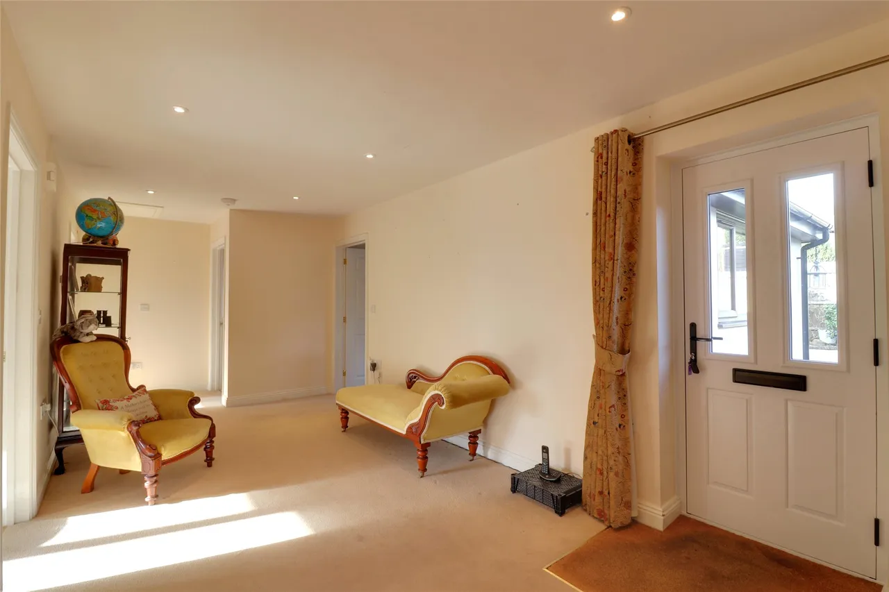 Hector Close, Dolton, EX19, photo 4