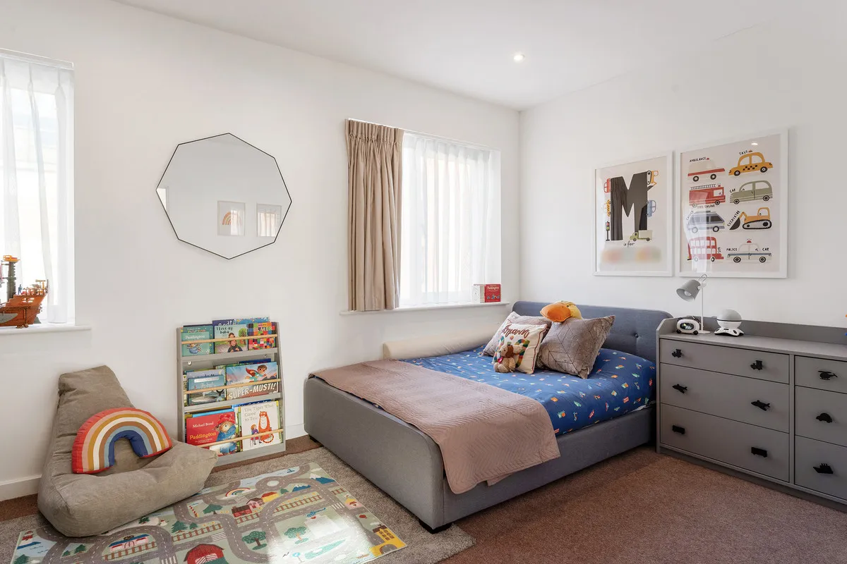 Reynard Way, Brentford, TW8, photo 13